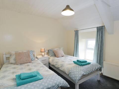 Ty Rhos, Farm Stay, Sleeps 4, Rhoshirwaun 2 Miles From Aberdaron Exterior foto